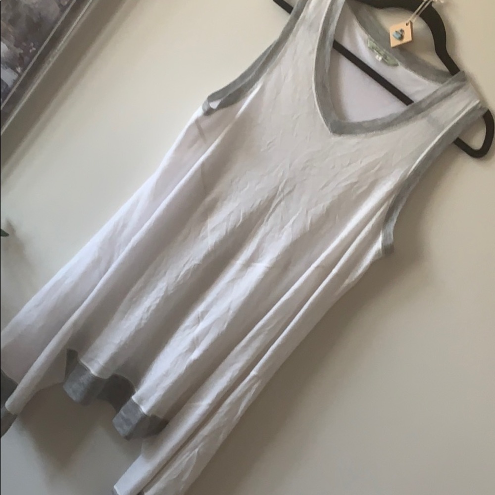Redwood Court white Sleeveless long shirt